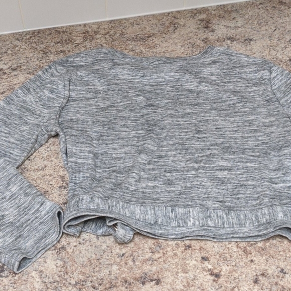 Crop top - Picture 2 of 3